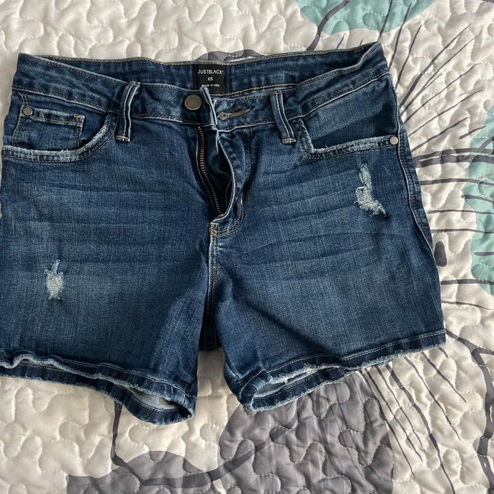 Used Just Black sz 25 shorts